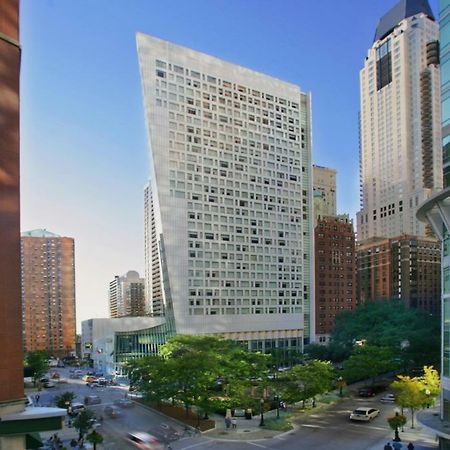 Sofitel Chicago Magnificent Mile Hotel Bagian luar foto The building in 2018