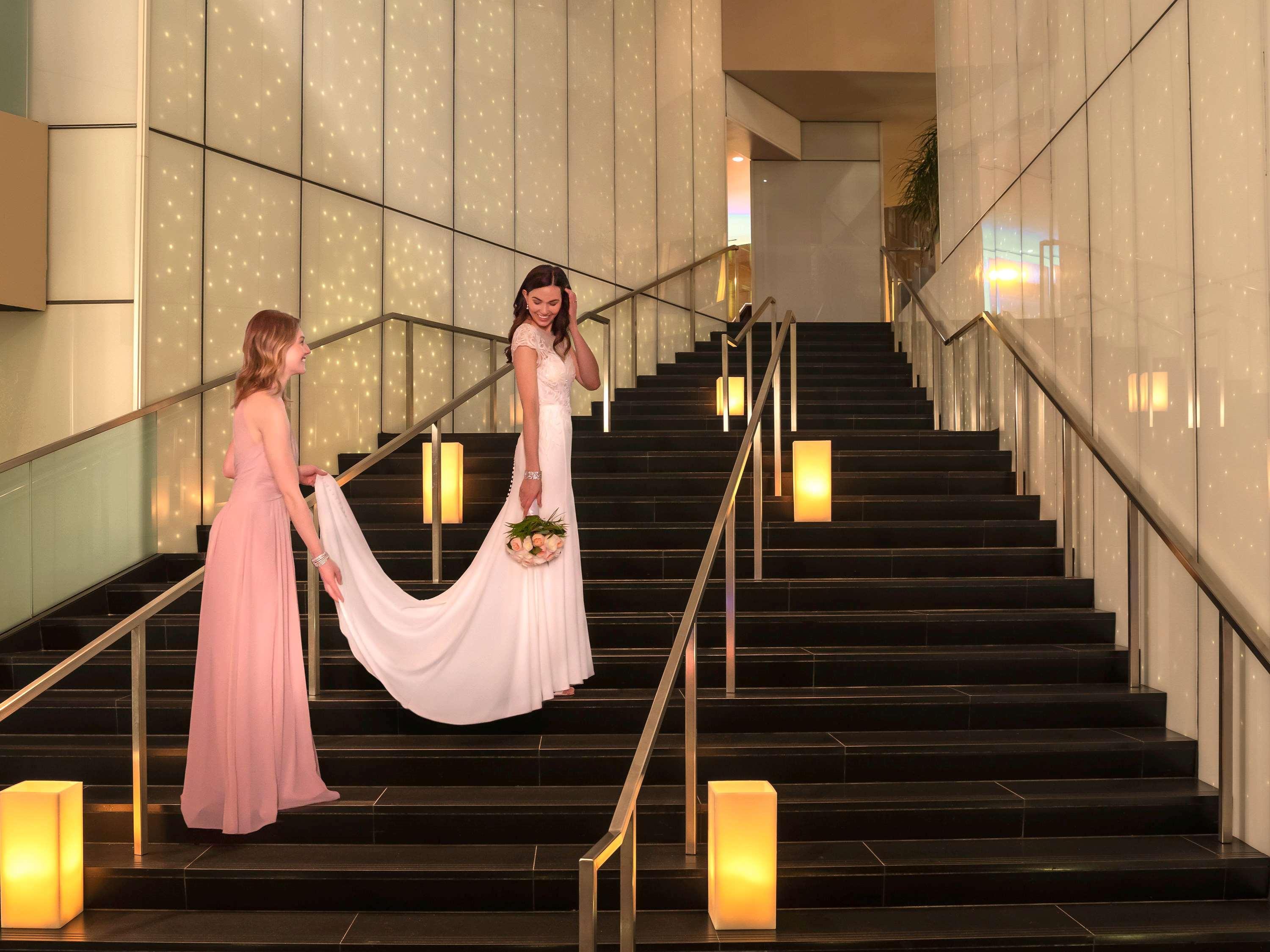 Sofitel Chicago Magnificent Mile Hotel Bagian luar foto Wedding at the hotel