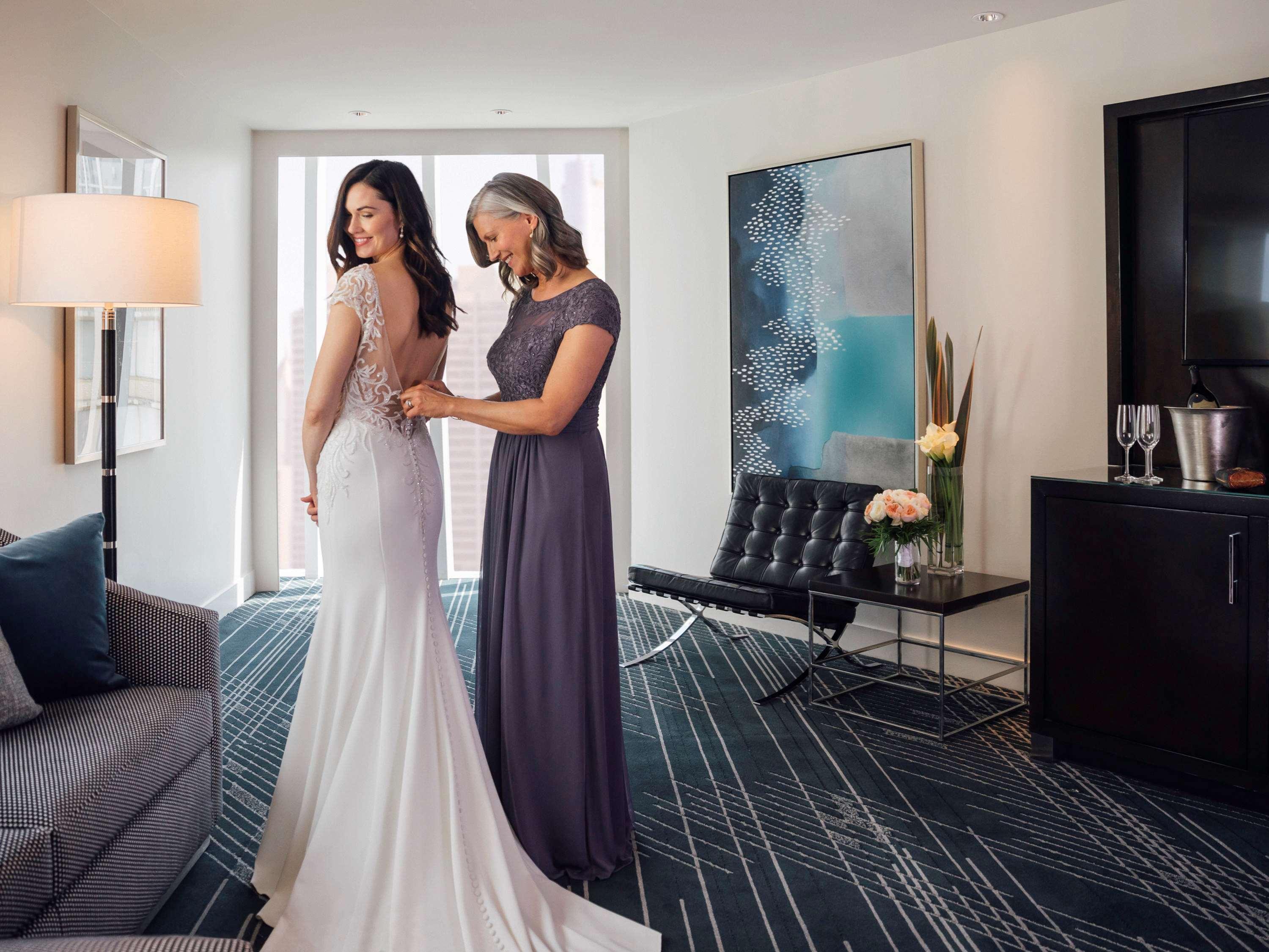 Sofitel Chicago Magnificent Mile Hotel Bagian luar foto A mother helping her daughter get ready for her wedding