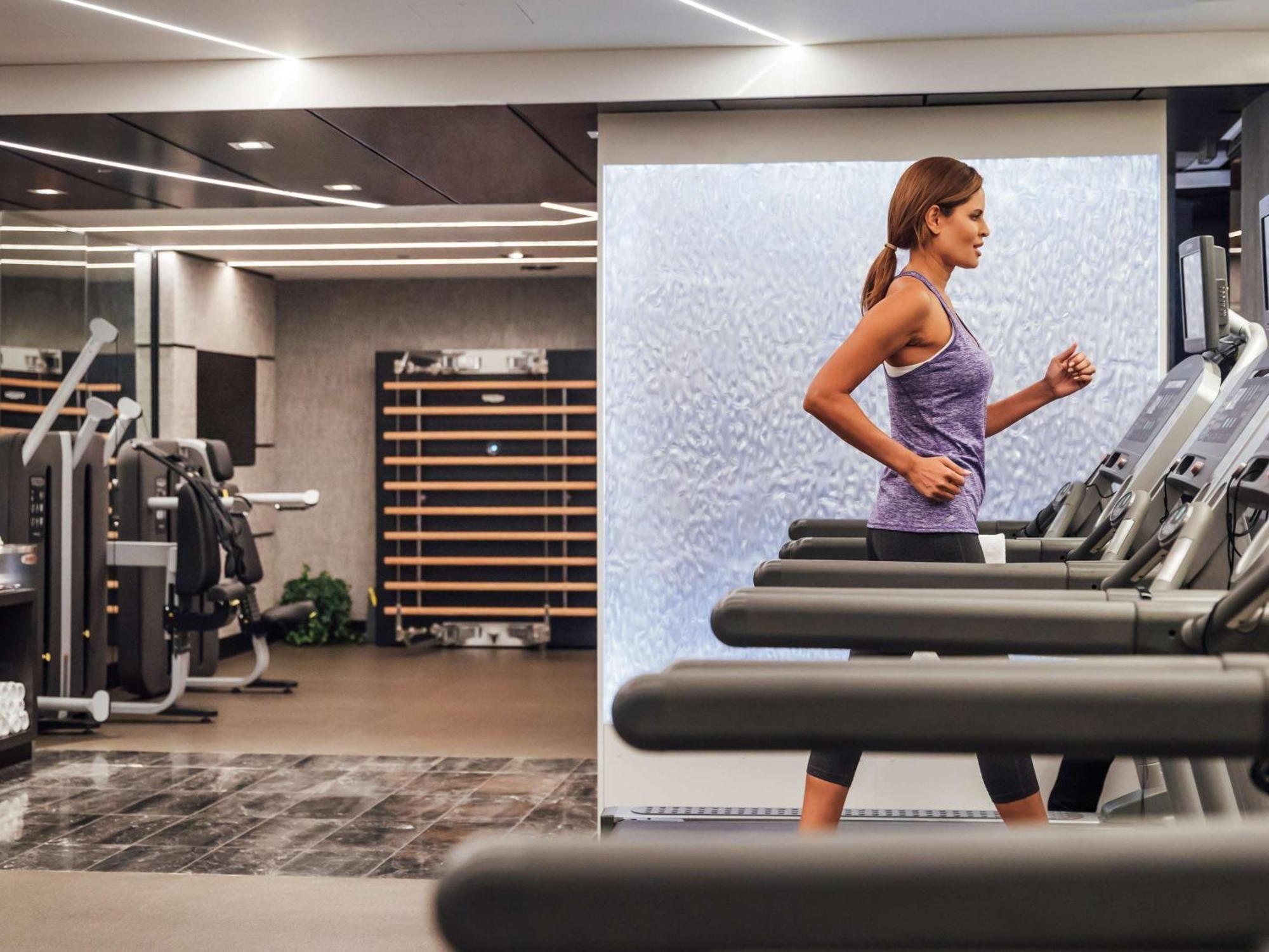Sofitel Chicago Magnificent Mile Hotel Bagian luar foto The Fitness Center at The Ritz-Carlton, Boston Common